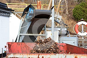 Automated debris removal