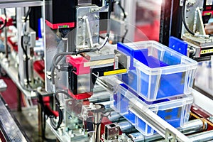 Automated storage warehouse with white plastic boxs in production line