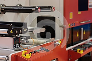 automatic adhesive label laser cutting machine