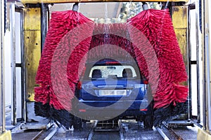 Automatic car washing machine working