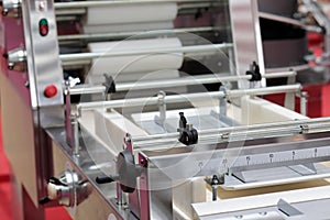 Automatic cellophane wrapping machine