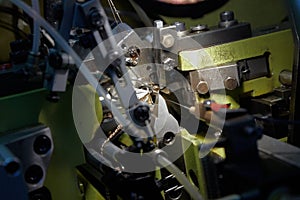 Automatic chain-bending machine