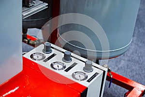 Automatic dosing, mixing and pouring unit for hot curing three-component polyurethane elastomers