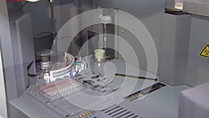 Automatic equipment for creating medical treatment in laboratory