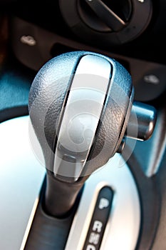 Automatic gear shift handle