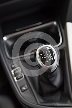 Automatic gear shift handle