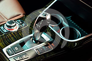 Automatic gearbox shifter