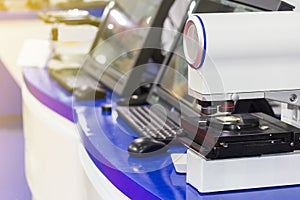 Automatic high technology and precision 3d measuring laser microscope with objective lenses and computer on table for industrial