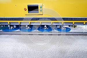 Automatic industrial line for washing and cleaning carpets