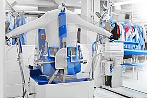 Automatic machine for steam Ironing clothes