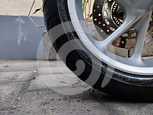 Automatic motorcycle front tire