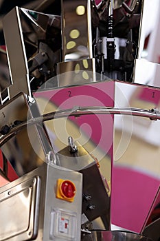 Automatic multihead weigher packaging machine