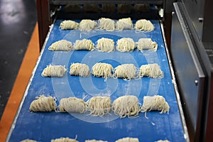 Automatic packing machine with plastic bag and paper box noodle