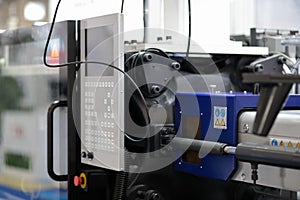 automatic plastic injection molding press machine
