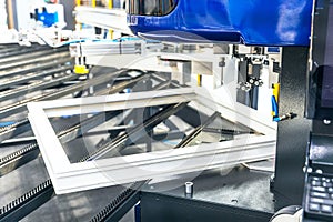 Automatic production line for PVC windows and doors