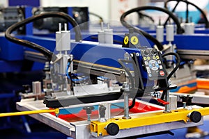 Automatic t-shirt screen printing rotary machine