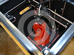 Automatic three dimensional 3d printer performs plastic.