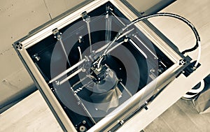 Automatic three dimensional 3d printer performs plastic.