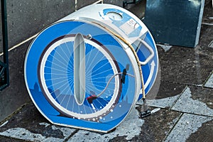 Automatic tire inflator for bicycle , this device is used to inflate the tyre with low air