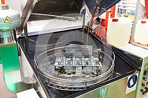 Automatic washing system for engine parts