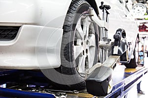 Automobile wheel alignment