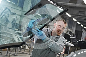 Automobile windshield or windscreen replacement