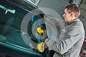 Automobile windshield or windscreen replacement