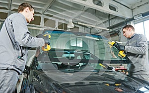 Automobile windshield or windscreen replacement