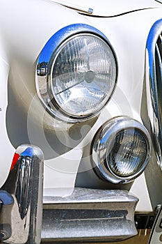 Automotive head lamp