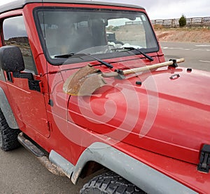 Automotive off road steel rescue shovel