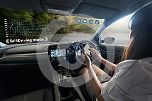 autonomous driving car and digital speedometer technology image