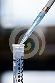 Autopipetting - dispensing a solution