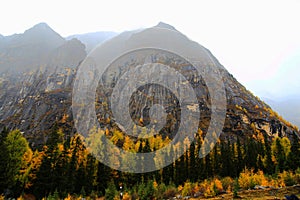 The autumn beauty of Four Girls Mountain