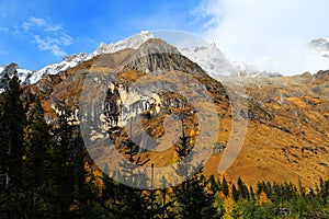 The autumn beauty of Four Girls Mountain