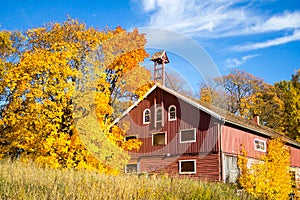 Autumn colors and an old barn