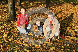 Autumn family sit