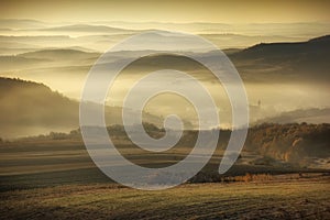 Otono niebla sobre el Octubre manana 