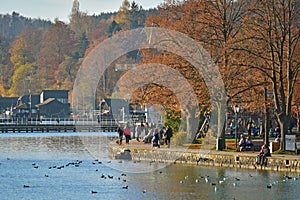 Autumn mood at the Attersee, many are looking for relaxation in sunny weather