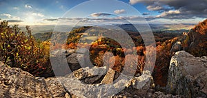 Podzimní panorama s lesem z vrcholu Sitno, Banská Štiavnica