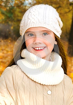 Autumn portrait of adorable little girl in hat