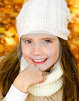 Autumn portrait of adorable little girl in hat