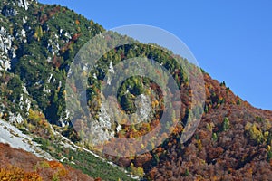 Autumn takes place in the mountains