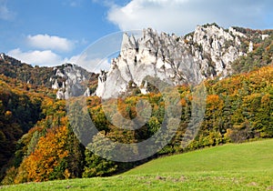 Jesenný pohľad zo Súľovských skál - súľovské skaly