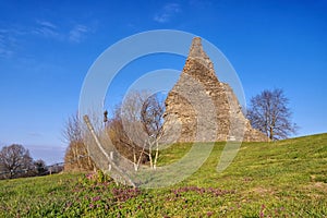 Autun Pyramid de Couhard