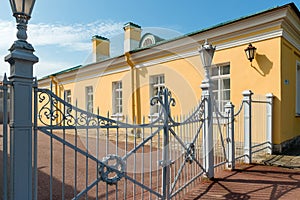 The auxiliary gate of the Catherine Palace