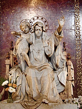 Ave Regina Pacis statue at Basilica di Santa Maria Maggiore