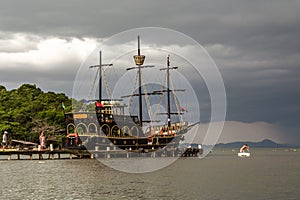 Aventura Pirata: Barco Navegando hacia la Fortaleza de Santa Cruz photo