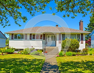 Average residential house in perfect neighbourhood. Family house