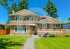 Average residential house in perfect neighbourhood. Family house