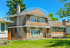 Average residential house in perfect neighbourhood. Family house